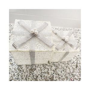 Set of two decorative gifts